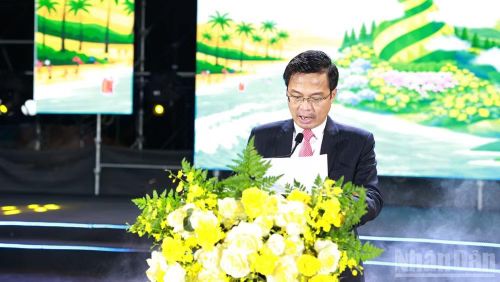 Phó Chủ tịch Ủy ban nhân dân tỉnh Lâm Đồng Đinh Văn Tuấn phát biểu bế mạc chuỗi hoạt động chào mùa du lịch hè 2026.