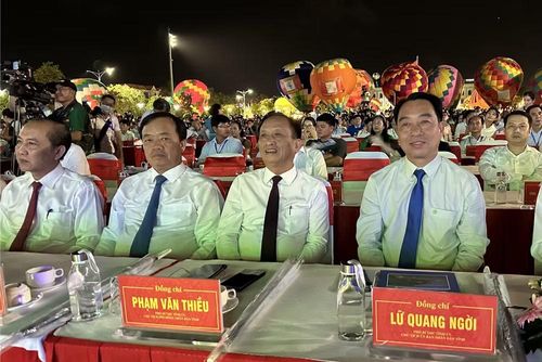 Các đại biểu dự Ngày hội Văn hóa di sản và Lễ hội Khinh khí cầu lần thứ I, năm 2026 tại phường Bạc Liêu, tỉnh Cà Mau. (Ảnh: TRỌNG DUY)