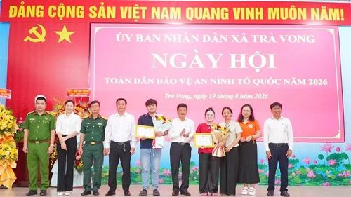 Biểu dương các mô hình phòng chống tội phạm, bảo đảm an ninh trật tự của xã Trà Vong. (Ảnh: Xã Trà Vong cung cấp)