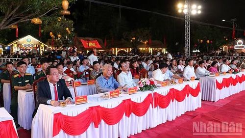 Các đại biểu tham dự hội làng. (Ảnh: Anh Quân)