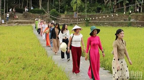Làng Lộc Yên ngày càng thu hút du khách trong và ngoài nước đến tham quan, trải nghiệm. (Ảnh: Anh Quân)