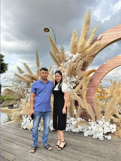 Nguyễn Hồng Thi và chồng.  