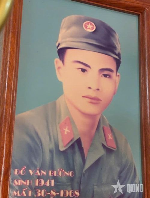 Di ảnh liệt sĩ Đỗ Văn Bưởng.