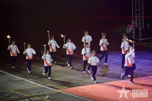 Nghi thức rước đuốc truyền thống. 