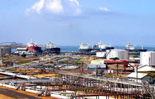 Nhà máy lọc dầu Amuay là nhà máy lọc dầu lớn nhất Venezuela, nằm ở thành phố Punto Fijo trên bán đảo Paraguaná thuộc bang Falcón. Ảnh: venezuelanalysis.com