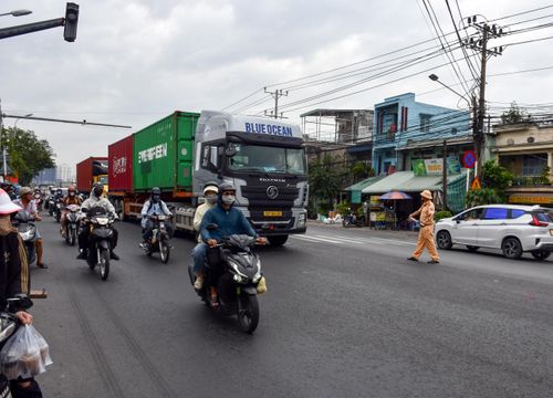  Cảnh sát giao thông điều tiết tại một số khu vực có nguy cơ xảy ra ùn tắc 