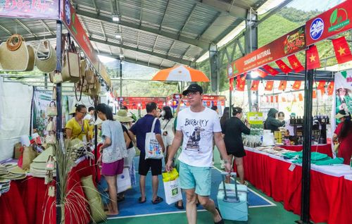  50 gian hàng trưng bày, giới thiệu OCOP, nông sản và sản phẩm đặc trưng của Đà Nẵng và các địa phương miền núi phía Tây 