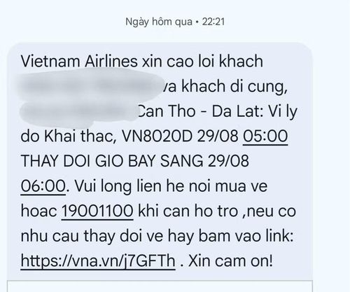Tin nhắn xin lỗi và thông báo thời gian bay của Vietnam Airlines gửi đến hành khách.