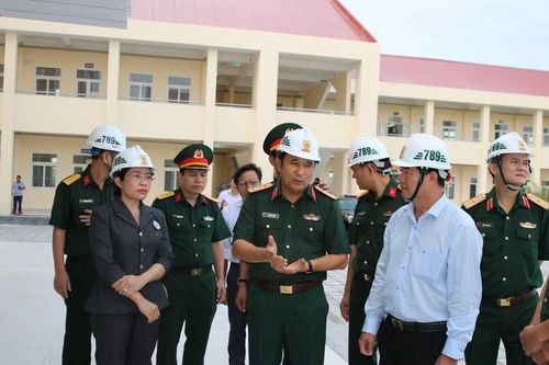 Thượng tướng Phùng Sĩ Tấn (ở giữa), Phó Tổng Tham mưu trưởng Quân đội nhân dân Việt Nam. (Ảnh: Thế Hùng)