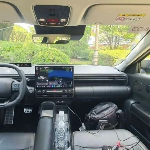 Không gian lái được Hyundai tổ chức theo hướng tập trung hơn vào người điều khiển.