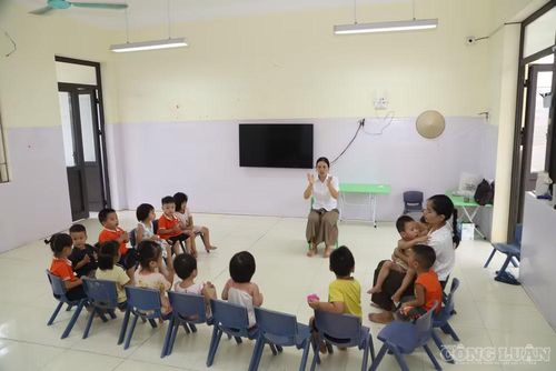 Năm học này, cô Hương tiếp tục phụ trách lớp 3-4 tuổi.