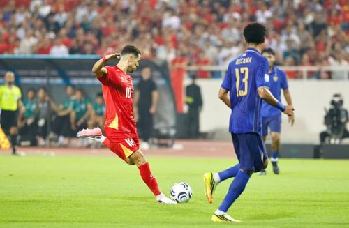 Sau Xuân Son, Hoàng Hên là tuyển thủ nhập tịch tiếp theo chiếm lấy tình cảm đặc biệt từ CĐV. Đẳng cấp chơi bóng và sự nhiệt huyết giúp Hoàng Hên được yêu mến.