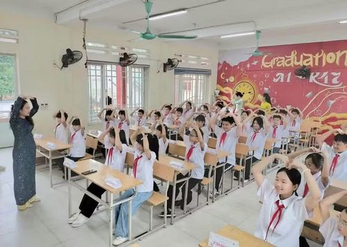 Trường THCS Nguyễn Du (phường Phan Đình Phùng) đón học sinh tựu trường (ảnh: Phạm Vũ)