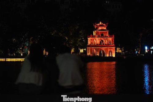 Với Tháp Rùa, ánh sáng được xây dựng theo tinh thần hội tụ và lan tỏa, thể hiện sự trân quý những giá trị truyền thống – những giá trị tạo nên nguồn cảm hứng cho sự phát triển hiện đại, đồng thời gìn giữ bản sắc văn hóa Việt Nam.