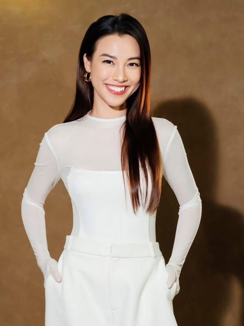 Hoàng Oanh chia sẻ việc một mình nuôi con chưa bao giờ là dễ dàng. Cô học cách không còn yếu đuối, kiểm soát cảm xúc và đặt trách nhiệm gia đình lên hàng đầu.