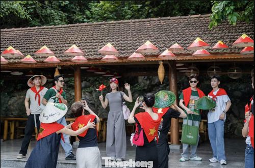 Sự kết hợp giữa Hoa Lư - Tràng An - Thung Nham tạo thành một hành trình giàu lớp lang, từ lịch sử, văn hóa đến cảnh quan thiên nhiên và trải nghiệm sinh thái.