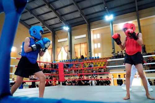 Các vận động viên tham gia ở hai nội dung biểu diễn quyền thuật và thi đấu đối kháng.