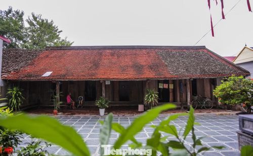 Ngôi nhà cổ có tuổi đời hơn 200 năm ở phía Tây Thành nhà Hồ (tại xã Tây Đô, tỉnh Thanh Hóa) đến nay đang được gia đình ông Phạm Ngọc Tùng (74 tuổi) sử dụng và bảo tồn khá nguyên vẹn. Đây là một trong một trong những ngôi nhà cổ tại Việt Nam được tổ chức Di sản Châu Á - Thái Bình Dương bảo tồn.