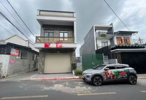Hiện trường vụ tạt sơn (ảnh CACC)