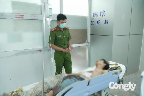 Đối tượng N. được lực lượng Công an đưa đi cấp cứu tại Bệnh viện Đa khoa Sóc Trăng.