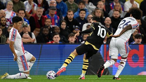 Sau giờ giải lao, Rayan Cherki solo ngẫu hứng rồi nhân đôi cách biệt cho Man City