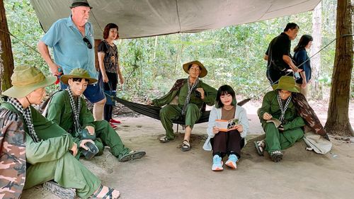 Nhiều bạn trẻ tới địa đạo Củ Chi để tìm hiểu lịch sử đất nước. Ảnh: Travel Blogger Yến Vi Vu