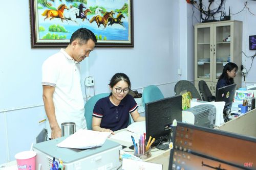 Không khí làm việc tại văn phòng Công ty CP Thương mại Xuân Tình của anh Lê Đức Dinh.