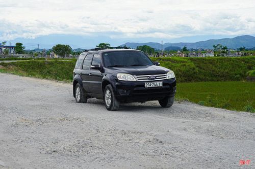 Từ khu vực cầu Yên Xuân đi về phía Hà Tĩnh, mặt đường ĐT.542C chi chít những mảng bong tróc, trơ đá dăm và đất bột. Nhiều vị trí xuất hiện những hố sâu, rộng như "ổ voi" , nằm ngay giữa đường.