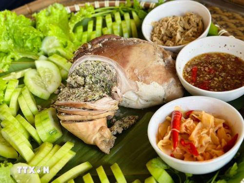 Ẩm thực tại các homestay rất đa dạng và hấp dẫn du khách. (Ảnh: TTXVN phát)