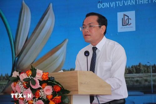 Phó Chủ tịch Ủy ban Nhân dân tỉnh Cà Mau Ngô Vũ Thăng phát biểu tại buổi lễ khởi công dự án. (Ảnh: Chanh Đa/TTXVN)
