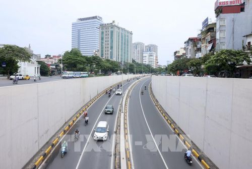 Hầm cầu vượt Kim Liên thông thoáng cả hai chiều trong buổi sáng 29/8. Ảnh: Quốc Khánh - TTXVN