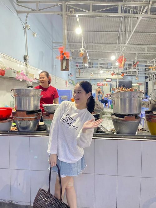 Trúc Anh xuất hiện với diện mạo thon gọn, rạng rỡ hơn trước. Ảnh: FBNV