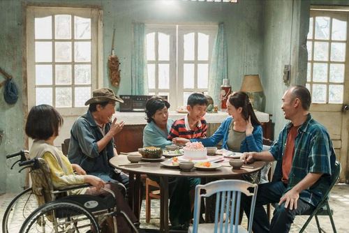 Quý Tử Vượt Giàu cũng chính thức nhập cuộc từ ngày 28/8 sau các suất chiếu sớm, đạt hơn 8 tỷ đồng doanh thu. 