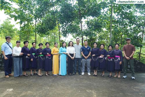 Từ những “địa chỉ đỏ” của cách mạng, Tân Trào hôm nay trở thành điểm đến thu hút du khách tìm hiểu lịch sử. Hành trình tham quan các di tích giúp mỗi người thêm hiểu về những quyết định làm nên thắng lợi của Cách mạng Tháng Tám và giá trị của độc lập, tự do.