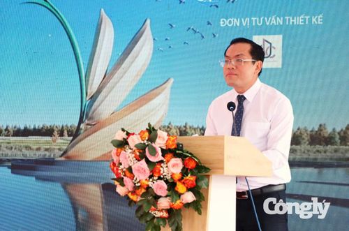 Ông Ngô Vũ Thăng, Phó Chủ tịch UBND tỉnh phát biểu tại buổi lễ