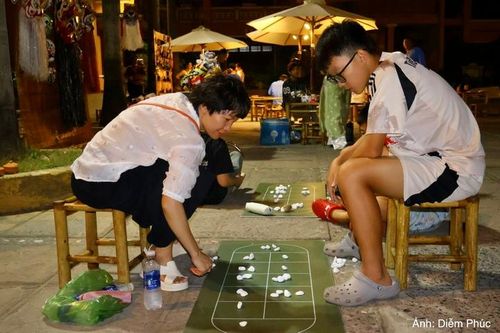 Nhiều trò chơi dân gian được tổ chức để làm phong phú thêm không gian văn hóa và tăng trải nghiệm của du khách khi đến với Tuần lễ sáng tạo Hội An 2026.