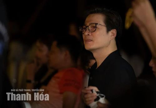 Một khoảng lặng trầm ngâm, nơi mỗi người cất giữ một mùa thu của riêng mình.