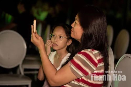 Hai mẹ con và sự đồng điệu trong từng nhịp cảm xúc.