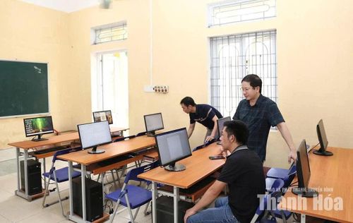 Lãnh đạo Trường THPT Quảng Xương 4 kiểm tra công tác chuẩn bị cơ sở vật chất phục vụ năm học mới 2026-2027.