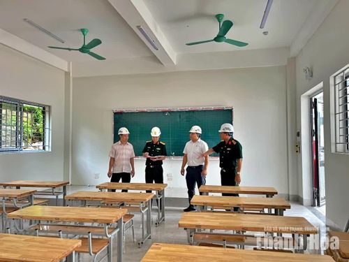 Ngày 27/8, các đơn vị liên quan đã nghiệm thu, bàn giao 5 hạng mục gồm các toà nhà lớp học, khu nội trú, khu công vụ, nhà ăn.