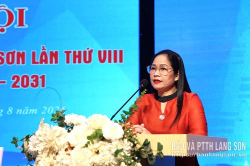 Đồng chí Vũ Thị Hà, Ủy viên Ban Chấp hành, Phó Chánh Văn phòng Hội Nhà báo Việt Nam phát biểu tại đại hội