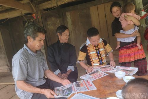 Đọc báo Đảng là cách để cán bộ, đảng viên ở cơ sở nâng cao hiểu biết, tiếp cận thông tin chính thống.