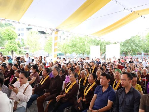 Đông đảo du khách tham dự lễ hội đền Bảo Hà năm 2026.