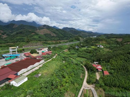 Tuyến đường gom dân sinh tại xã Châu Quế có chiều dài 751m.