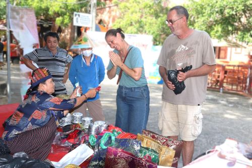 Hàng lưu niệm dù nhỏ đều có thể trở thành một “mảnh ghép” của thương hiệu điểm đến