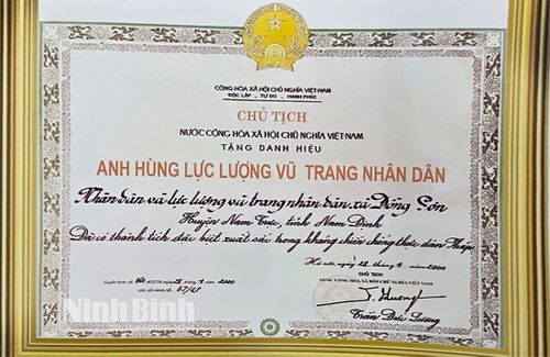 Năm 2000, Nhân dân và lực lượng vũ trang xã được Chủ tịch nước tặng danh hiệu Anh hùng Lực lượng vũ trang nhân dân thời kỳ kháng chiến chống thực dân Pháp.