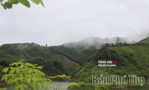 Với khẩu hiệu "Trung Sơn - Điểm đến yêu thương", Đảng bộ, chính quyền và Nhân dân các dân tộc xã Trung Sơn đang hướng tới phát triển kinh tế xanh và du lịch cộng đồng dựa trên tiềm năng, lợi thế sẵn có. "Chúng tôi có đầy đủ các điều kiện và giá trị văn hóa độc đáo để biến Trung Sơn thành điểm đến yêu thương trong tương lai gần. Điều chúng tôi mong muốn là có nhà đầu tư tìm về để cùng địa phương biến những lợi thế thành nguồn lực và động lực cho địa phương bứt phá trong phát triển du lịch của xã nhà" - Bí thư Đảng ủy xã, đồng chí Đinh Hải Nam nhấn mạnh về tương lai phát triển du lịch của Trung Sơn thời gian tới đây.