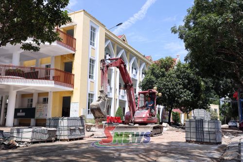 Trường THPT Chuyên Sơn La tu sửa các hạng mục trước thềm năm học mới.
