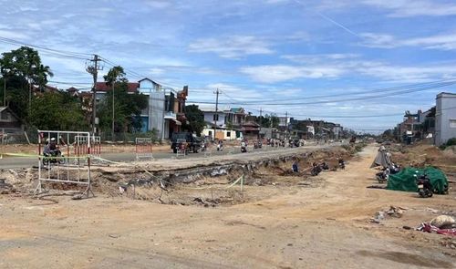 Thi công mở rộng tuyến đường Nguyễn Hoàng những ngày cuối tháng 8