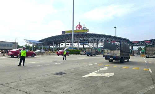 Cũng theo ông Oánh, để đảm bảo an toàn cho người và phương tiện lưu thông trên cao tốc trong dịp lễ, đơn vị đã chuẩn bị sớm các phương án đảm bảo giao thông, phối hợp với lực lượng chức năng điều tiết giao thông, phân làn phân luồng, không để ùn tắc tại trạm thu phí.
